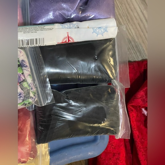 Bundle of Fabric Scraps - Picture 2 of 6